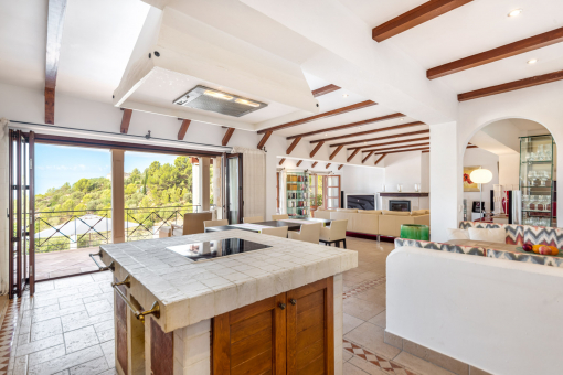 Kitchen with cooking island