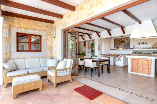 Kitchen with access to a lounge terrace