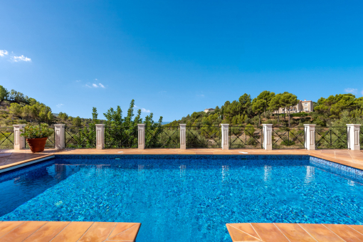 Stunning villa with pool and fantastic sweeping views