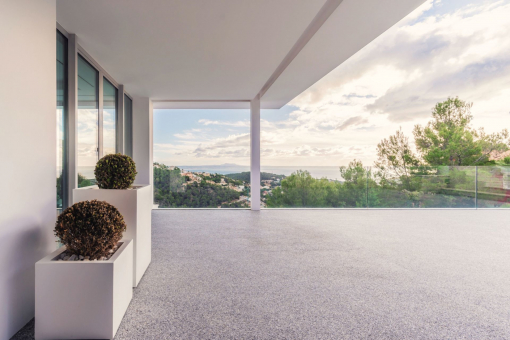 Large covered terrace