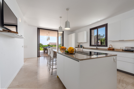 Kitchen with cooking island