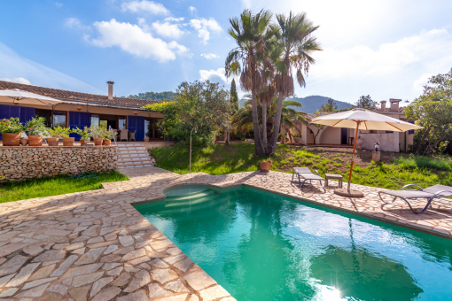 Blick zur Finca und dem Gästehaus