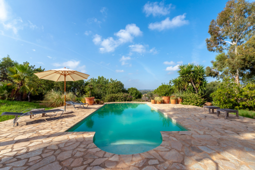 Schöner Pool mit Weitblick