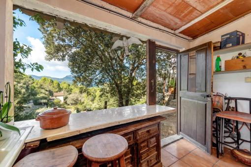 Outdoor kitchen views