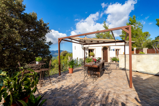 Terrace with natural tiles