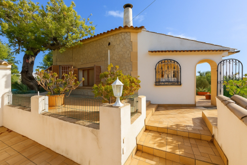 Dream home in Campanet in need of renovation with separate garage and roof terrace