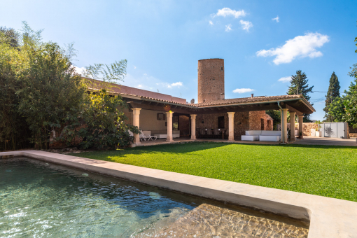 Casa residencial moderna con molino histórico, jardín y piscina en Sencelles, de noviembre a marzo