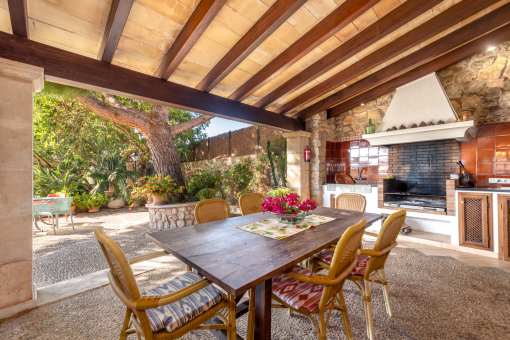 Covered terrace with barbecue area
