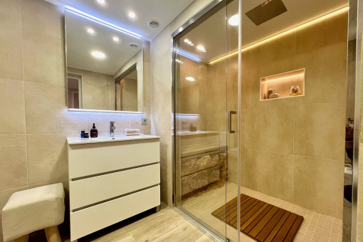 One of 4 bathrooms