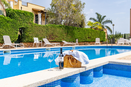 The perfect terraced corner house for golf lovers in a quiet residential complex in Camp de Mar