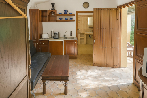 Guest house with kitchenette