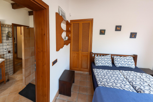 Second bedroom with en-suite bathroom