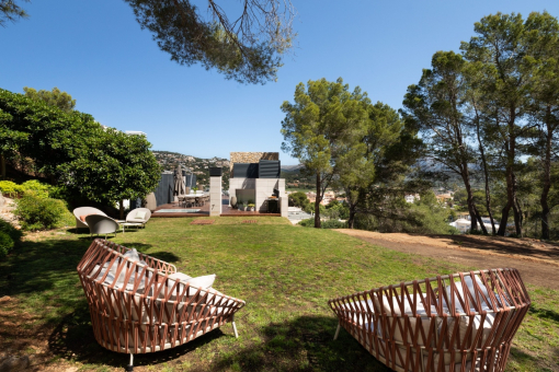 Big terrace with garden area