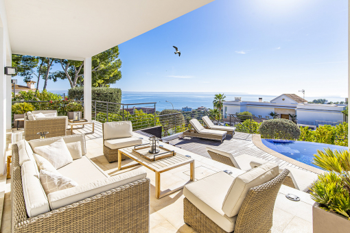 Lounge terrace with sea views