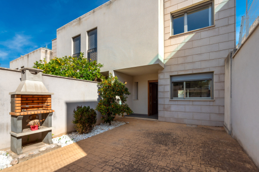 Terraced house with various terraces and sea views in Colonia St Pere