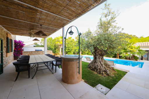 Dining area next to the pool