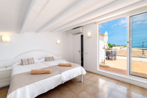 The rooftop terrace features a bedroom with separate access and an en-suite bathroom