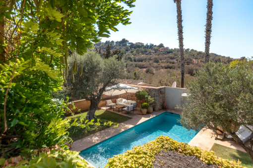 Romatic garden and pool