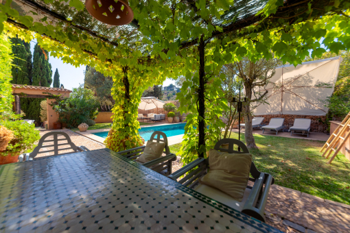 Covered garden terrace