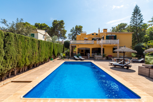 Coveted licensed vacation villa as an investment property or for personal use in Cala Blava