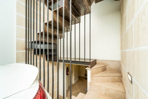 Garage, extraspace with bathroom and access to the flat