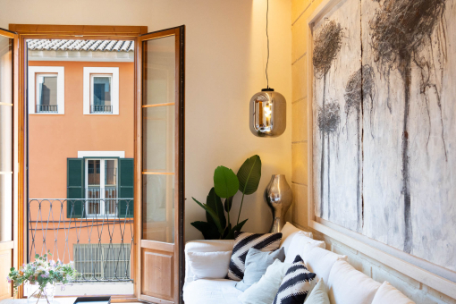 Wonderful living experience in the middle of Santa Catalina - town-house style apartment with terrace and garage