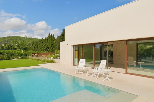 Stylish new-build chalet with pool, garden and privacy in Crestatx