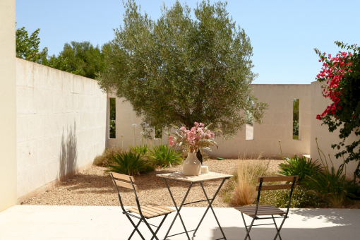 finca-neubau-sessalines-patio-nueva-construcion