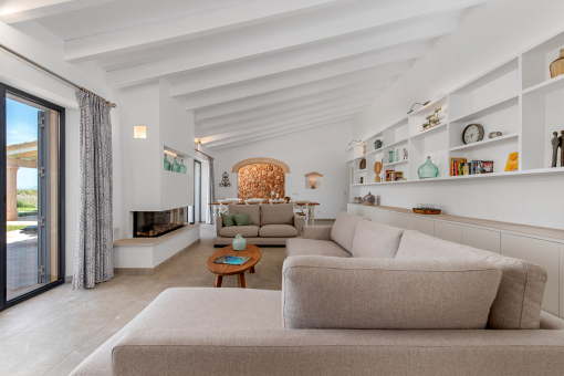 Bright living and dining area