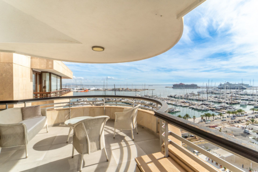 Elegant penthouse with sea views on the Paseo Marítimo