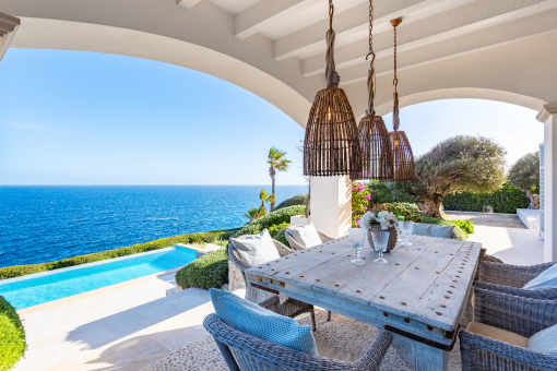 Covered terrace with fantastic sea views