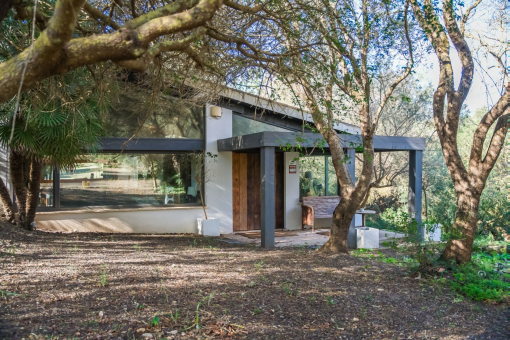 Moderne Villa umgeben von mediterraner Natur in Cala Mesquida mit eigenem Zugang zum Sandstrand