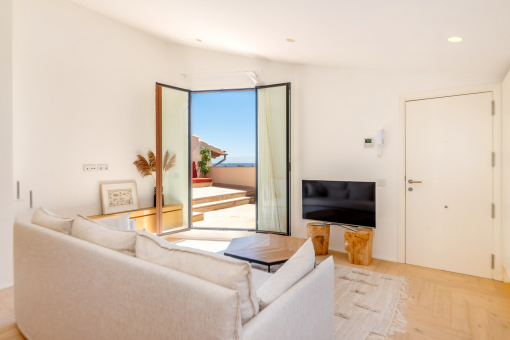 Renovated penthouse with fantastic sea view terrace on the first line in Calatrava