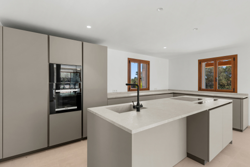 Cocina con encimera de piedra
