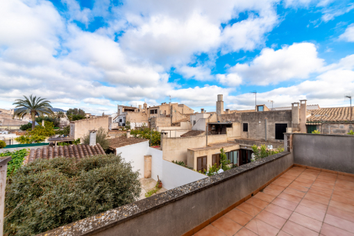 Mallorcan townhouse with patio and garage in the center of Llucmajor