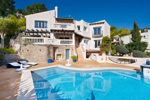 Villa mediterránea de ensueño con piscina y vistas panorámicas en Port Andratx