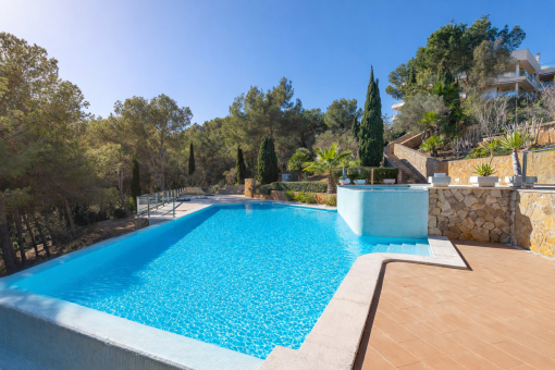 Gepflegte Poolanlage