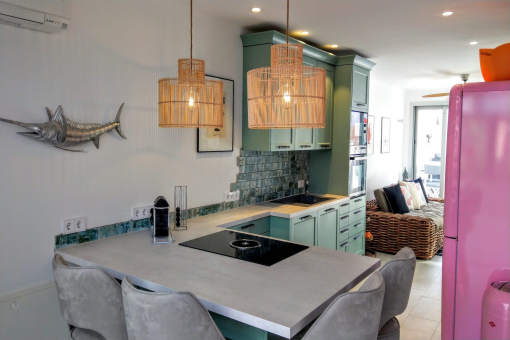 Open, well-equipped kitchen House 1