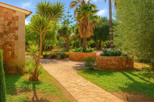 Impressive driveway to the houses