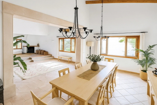Dining area flowing into the living area