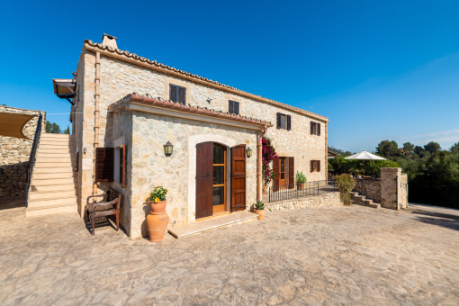 Finca with self-contained guest apartment