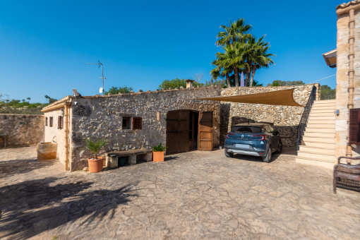 Versatile garage – ideal for hobbies, storage or a workshop