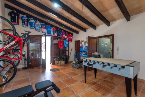 Versatile garage – ideal for hobbies, storage or a workshop