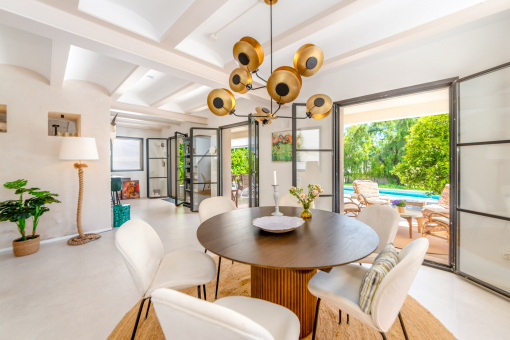 Dream villa with unique style: sea view, lush garden, and refreshing pool in Palma, San Augustin