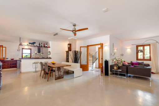 Lounge-dining room
