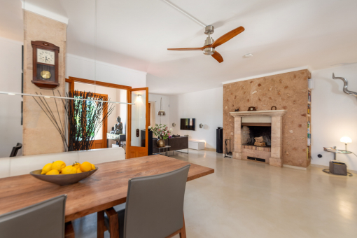 Lounge-dining room