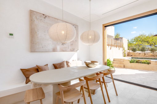 Stylish dining area with built-in bench and natural materials