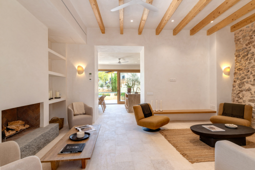 Cosy living room with fireplace and view of the Mediterranean courtyard