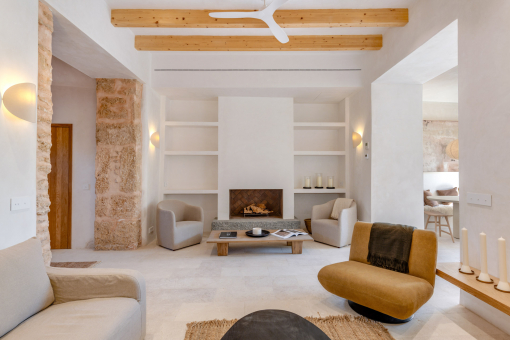 Bright living area with high-quality comfort