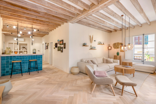 Modern apartment at Palma's marina with impressive ceiling height